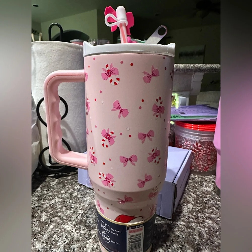 BUC-EE’S 2025 Holiday Bow 40 oz Tumbler - Picture 3 of 7